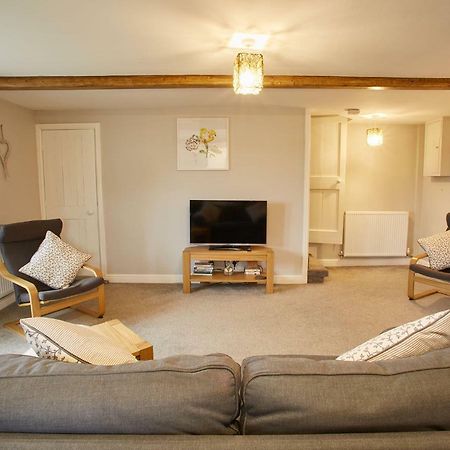 Host&Stay - Cosy Cottage Emley Exteriör bild